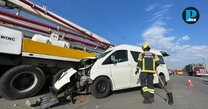 Accidente en Perif&eacute;rico Ecol&oacute;gico deja da&ntilde;os materiales y un lesionado