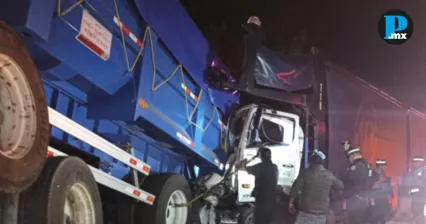 Choque de tr&aacute;ileres en M&eacute;xico-Puebla deja herido grave en Tlalancaleca