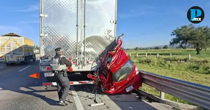 Fatal choque contra tr&aacute;iler en la Puebla-C&oacute;rdoba deja dos muertos
