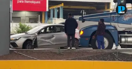 Reportan choque entre tr&aacute;iler y autom&oacute;vil en autopista M&eacute;xico-Puebla