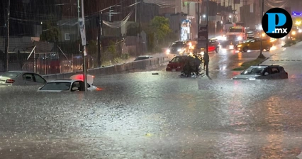 Lluvias colapsan Puebla: inundaciones dejan autos varados y caos vial