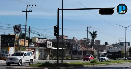 &iexcl;Precauci&oacute;n! Apag&oacute;n deja sin sem&aacute;foros el crucero de la 11 Sur y 141 Poniente