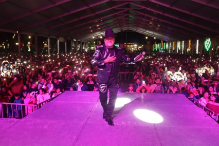 Palomo hace vibrar la Feria de Cholula con su música regional mexicana