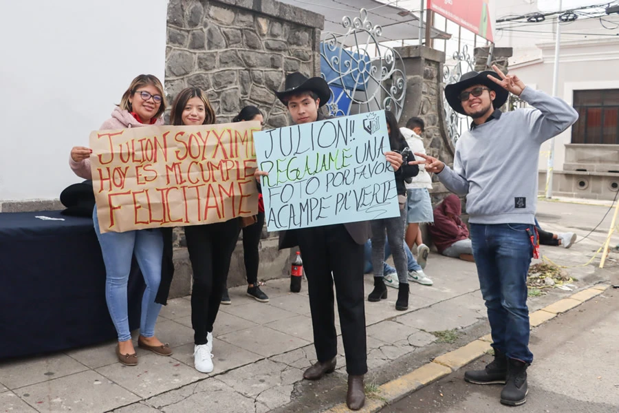 Julión Álvarez en el Paseo Bravo