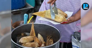 En M&eacute;xico, es costumbre reunirse en familia para comer tamales y atole el 2 de febrero 