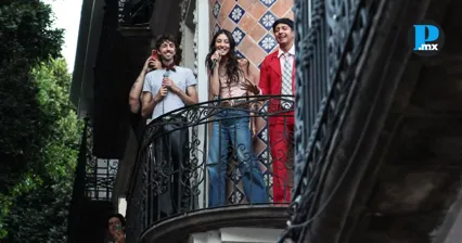 &nbsp;Esteman y Daniela Spalla sorprendieron a lxs poblanxs con una serenata en el Centro Hist&oacute;rico