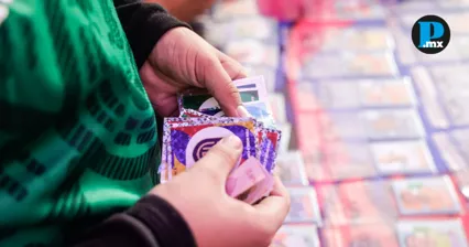 Mega intercambio de estampas del Mundial llega al Z&oacute;calo Puebla