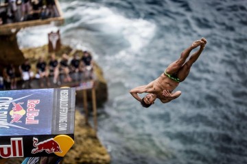Intenta Paredes extender ventaja en Red Bull Cliff Diving