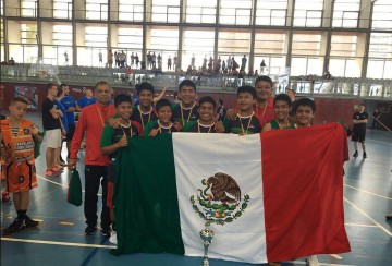 Regresan con copa los niños triquis