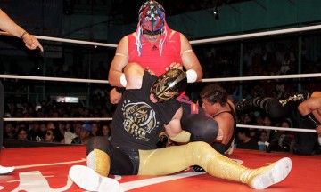 Se calientan máscaras para la lucha del aniversario 