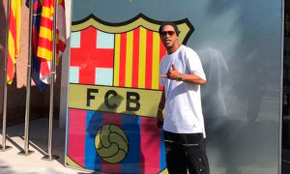 Ronaldinho regresa al Barcelona, pero como embajador