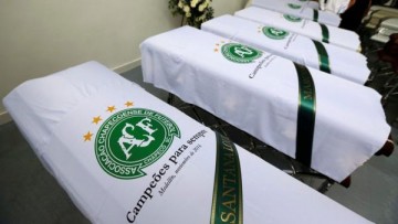 Restos de futbolistas del Chapecoense llegarán mañana a Brasil 
