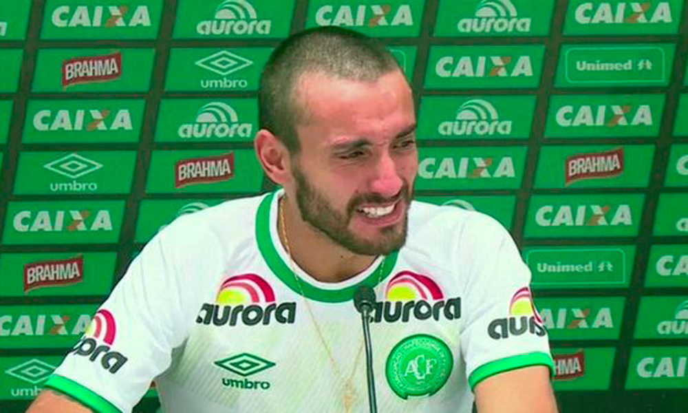 Llora Alan Ruschel por la tragedia del Chapecoense