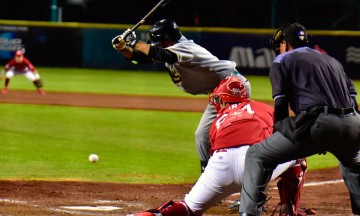 Se desinflan Pericos ante Diablos-Guerreros