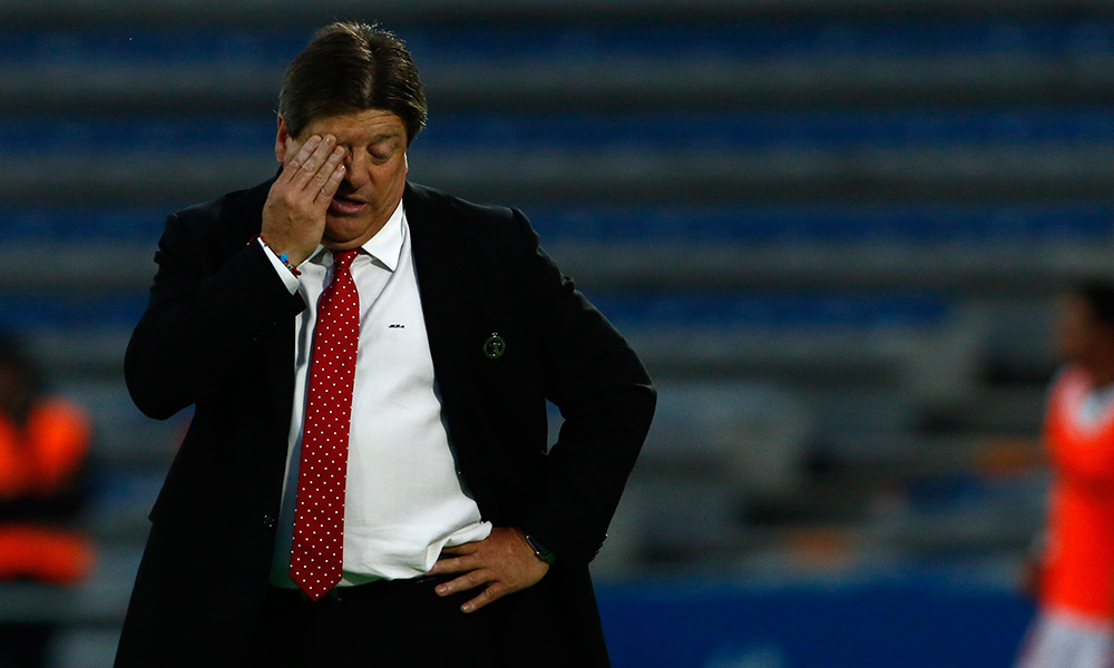 El Piojo Herrera lo hace de nuevo: encara a un aficionado