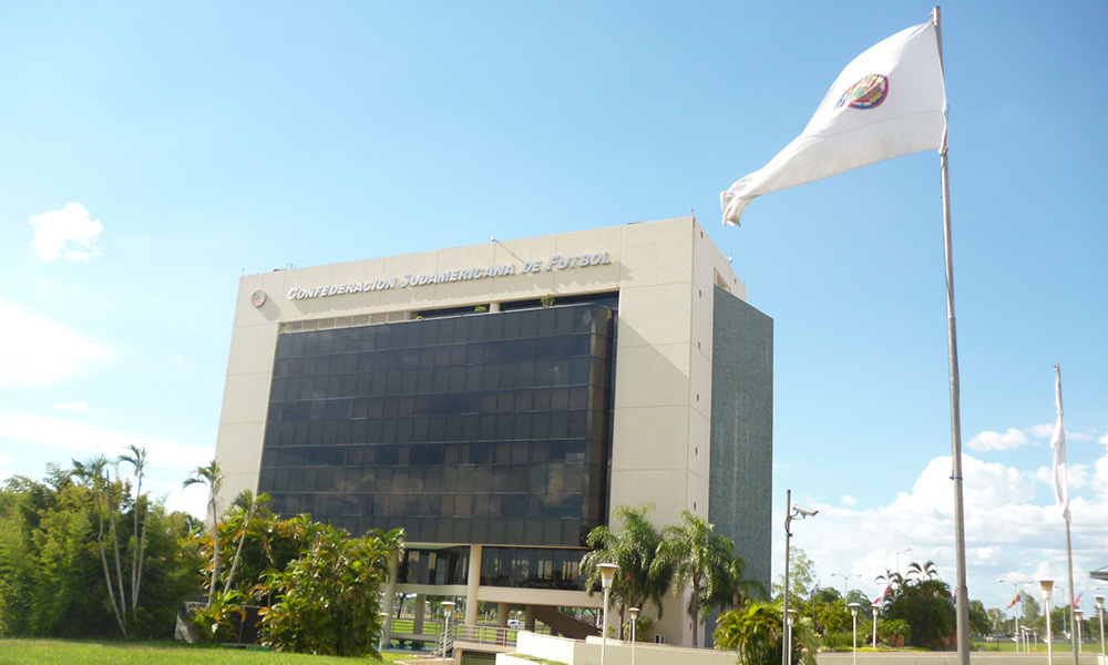 Conmebol acusa a 2 expresidentes por lavado de dinero