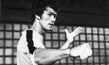 Exhiben habilidades sobrehumanas de Bruce Lee en video
