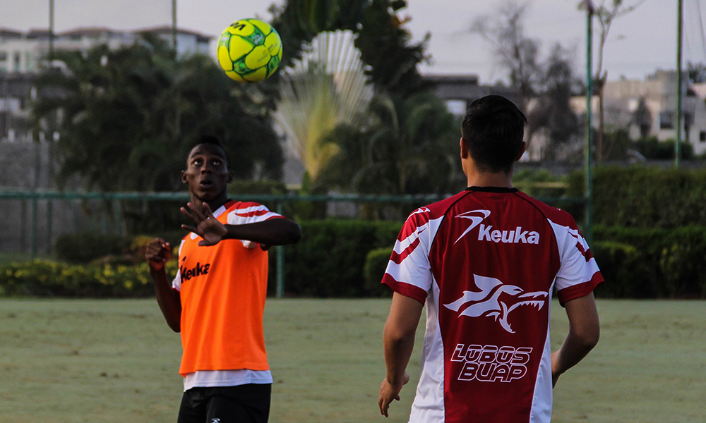 Termina Lobos BUAP pretemporada en playa