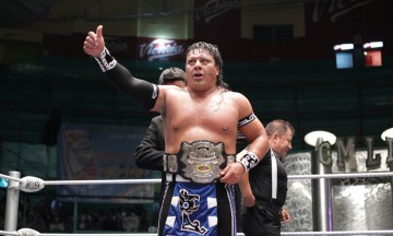 Quiere Último Guerrero máscara de Niebla Roja