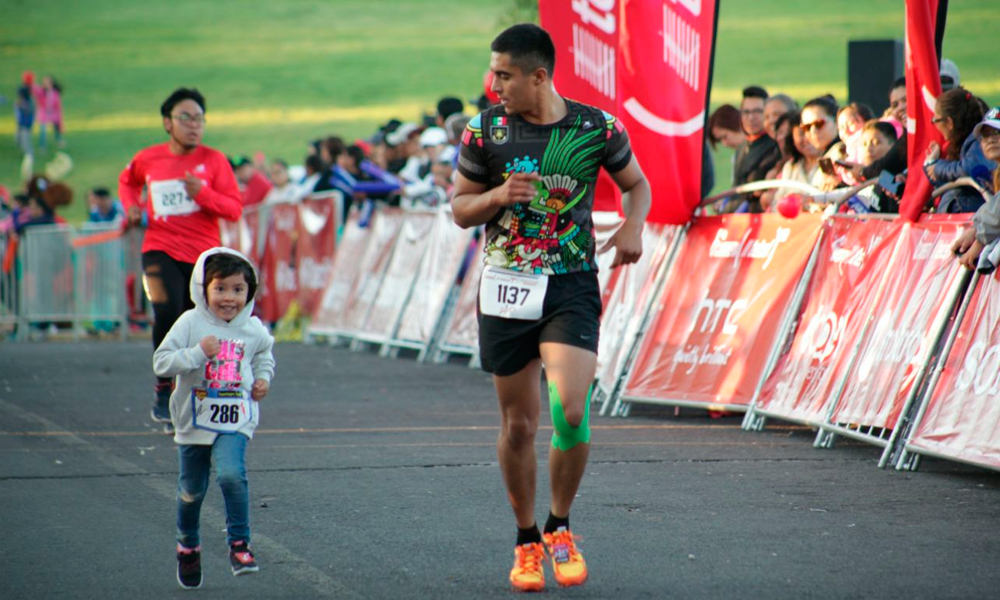 Participan 3 mil poblanos en carrera RED