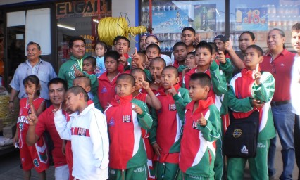 Ni&ntilde;os triquis obtienen beca en Texas