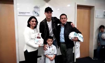 Cristiano Ronaldo se re&uacute;ne con familia de Santiago 