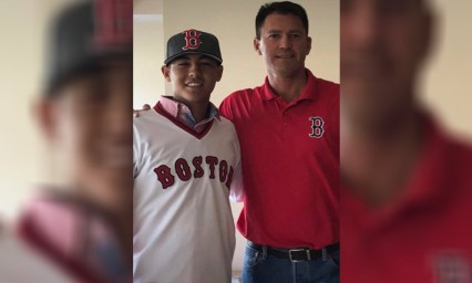 Jorge Rodr&iacute;guez firma con los Medias Rojas de Boston