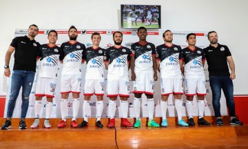 Presenta Lobos de manera oficial a sus refuerzos