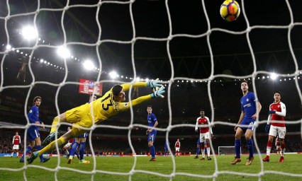 Sobre la hora Arsenal empata al Chelsea