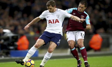 CH14 fue titular, su equipo iguala