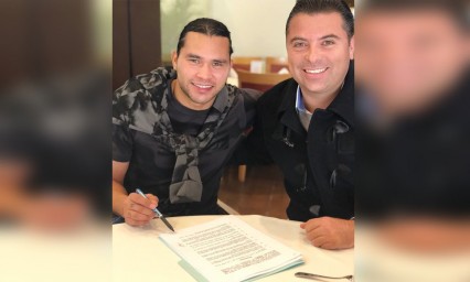 Firma Gullit Pe&ntilde;a con Cruz Azul