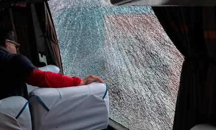 Reciben a pedradas a aficionados del Veracruz en Puebla