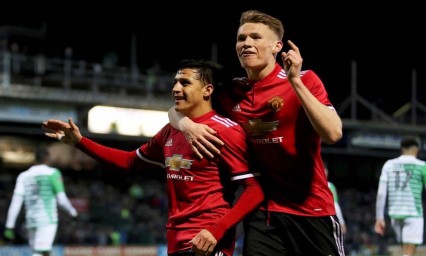 Brilla Alexis en su debut con ManU