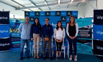 A favor de Triatl&oacute;n, firman convenio