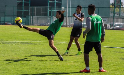 Ofensiva de Le&oacute;n, debilidad de Lobos