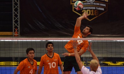 Logran Aztecas trofeo en voleibol