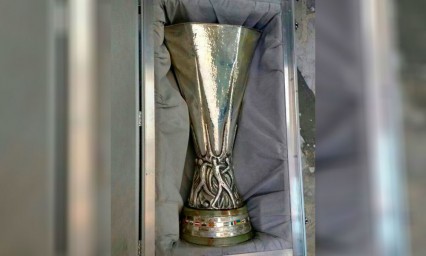Roban trofeo de la Europa League en Guanajuato