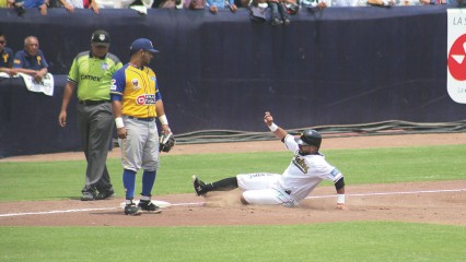 Los Pericos se llevan la serie ante los Olmecas