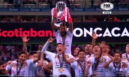 Chivas es campe&oacute;n de la Concacaf