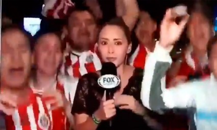 Manosean a reportera durante transmisi&oacute;n en vivo