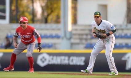 Despluman los Diablos rojos a Pericos 