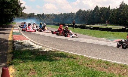 Se preparan poblanos para el Gran Premio de Karts