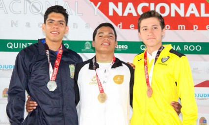 Suman Titanes Club Alpha 14 medallas