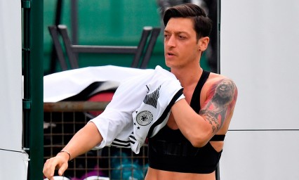 Se lesiona &Ouml;zil a d&iacute;as de comenzar el Mundial