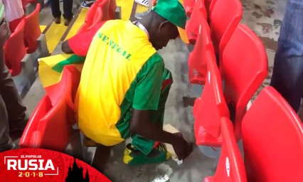 Senegal y Jap&oacute;n dan muestras de cultura al limpiar estadios