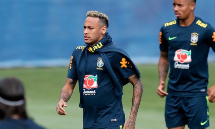 Deja Neymar entrenamiento por dolor en tobillo