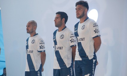 Plantean nuevo uniforme como un cl&aacute;sico de Puebla