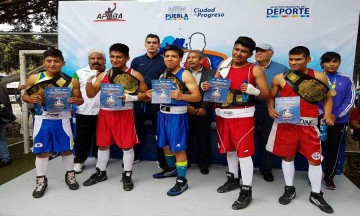 Torneo de los Barrios de Box coron&oacute; a sus Campeones