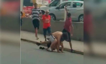 VIDEO: Brutal golpiza  a aficionado de Tigres en el Cl&aacute;sico Regio 