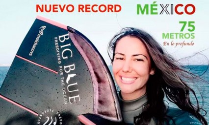 Mexicana rompe record en Egipto con buceo libre